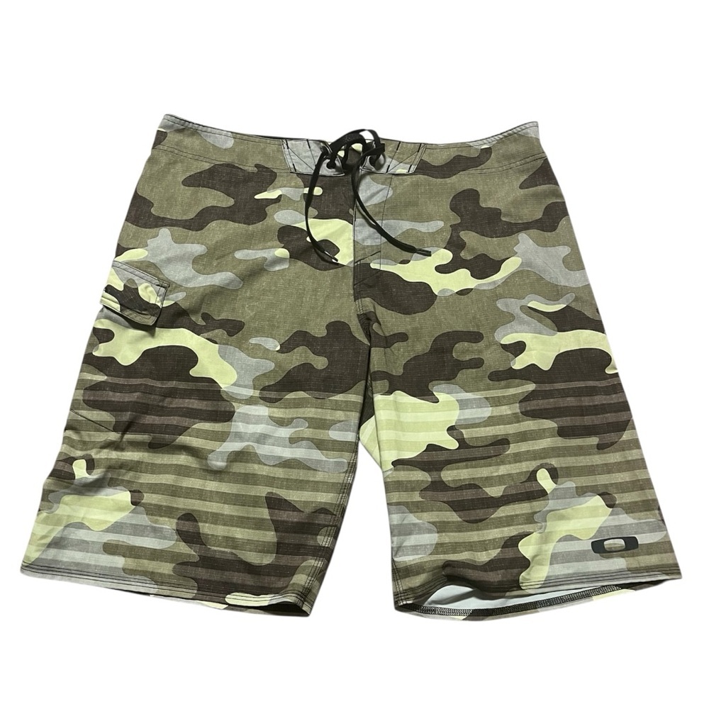 Oakley Men's Camo Green Swim Trunks Size 38 Cargo Board Shorts Drawstring Y2K